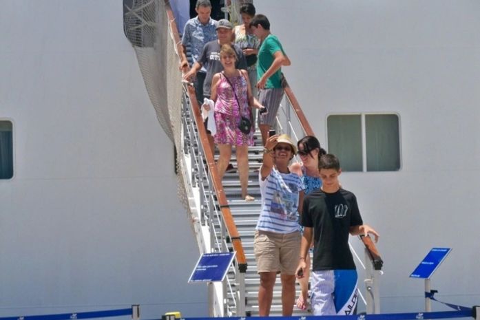 Turistas desembarcam em Maceió