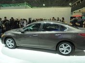 Nissan reduz previsão de lucro, mas investe em emergentes