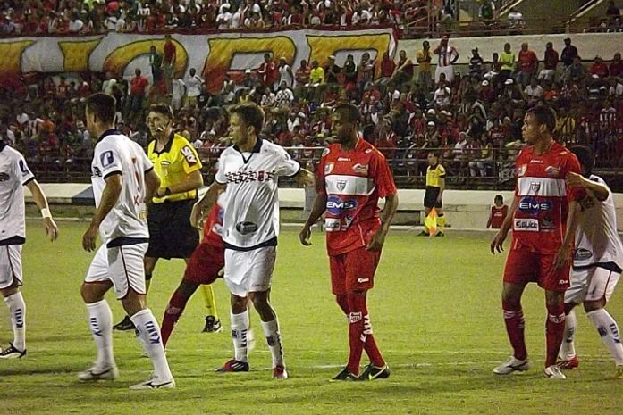 CRB perde pênalti e jogo diante do Paraná no Rei Pelé