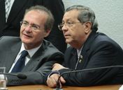 Renan acompanha votação com o presidente da CAS, senador Jayme Campos

 