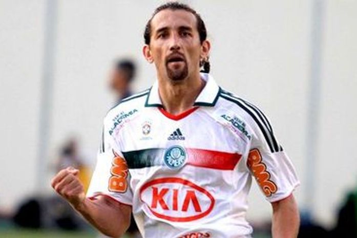 Palmeiras rejeita propostas por Barcos e promete segurá-lo