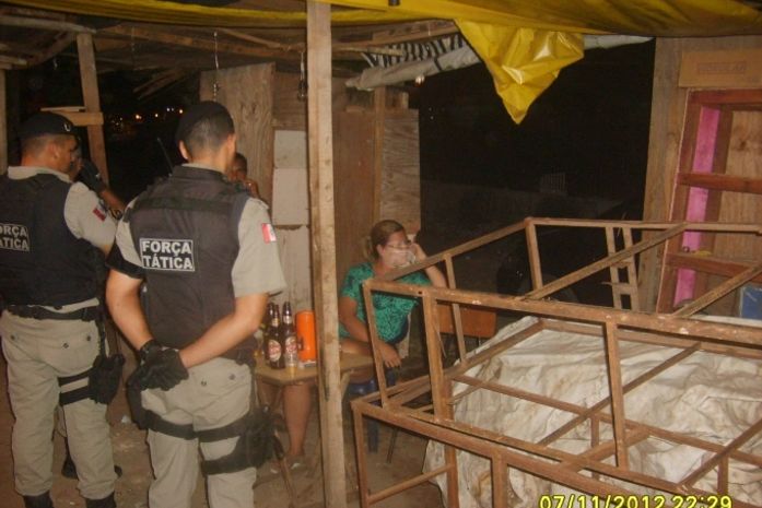 Isabel se recusou a levantar da mesa