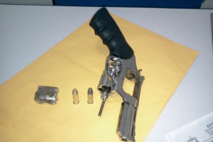 Arma apreendida com o acusado