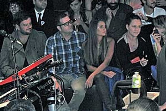 Brasileira que leiloou a virgindade diz que ato ainda não foi consumado