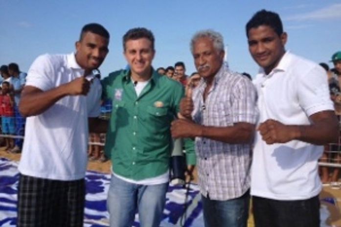 Irmãos Falcão reclamam de casa doada por Huck