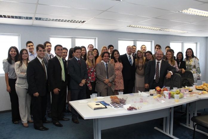 Thiago Bomfim recebe advogados para café da manhã