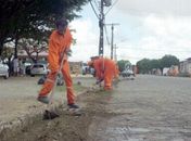 Equipe da Slum limpa as ruas