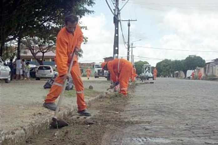 Equipe da Slum limpa as ruas