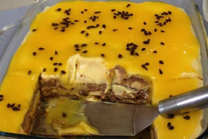 Pavê de maracujá com chocolate amargo e chocolate branco