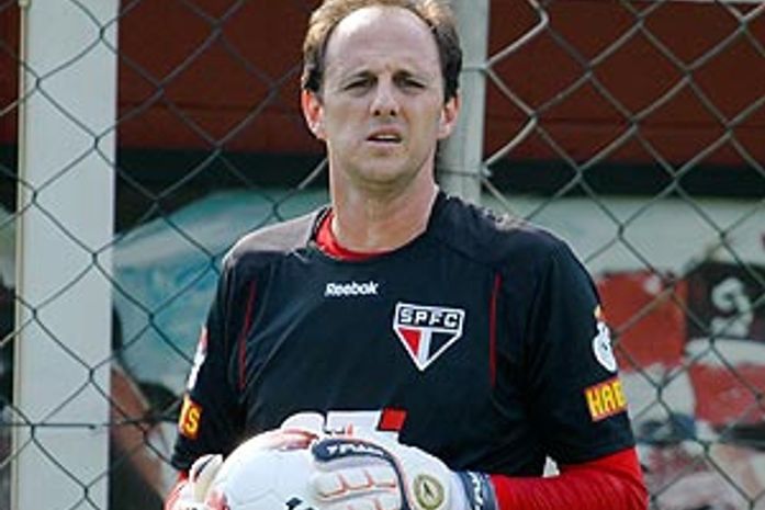 Rogério Ceni renova com o São Paulo até o final de 2013