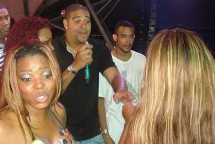 Amigos dizem que Adriano tem até evitado mulheres