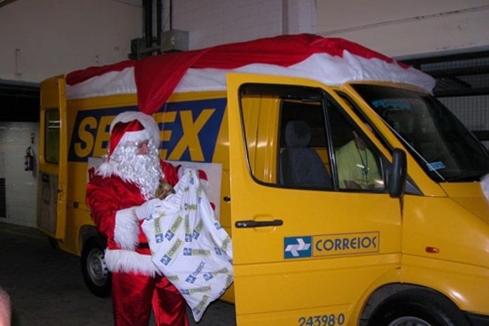 Exemplo de amor maternal encanta Papai Noel dos Correios