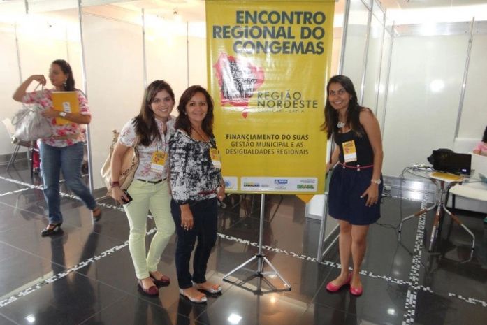 Representantes limoeirenses no evento. Secretária Telma Noronha ao centro