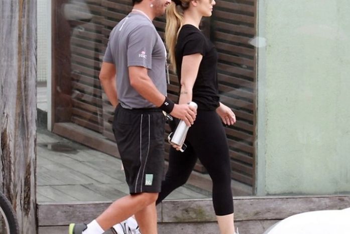 Cleo Pires é fotografada ao deixar academia no Rio