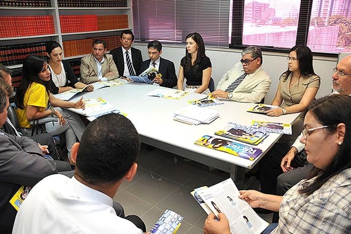 Rachel Cabús fala em reunião com os advogados da Caixa Econômica Federal
