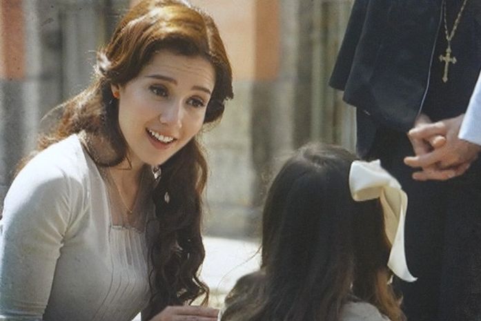 O passado assombra! No novo emprego Laura fica de frente com Melissa