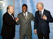 Após cirurgia, Pelé está internado em hospital de São Paulo