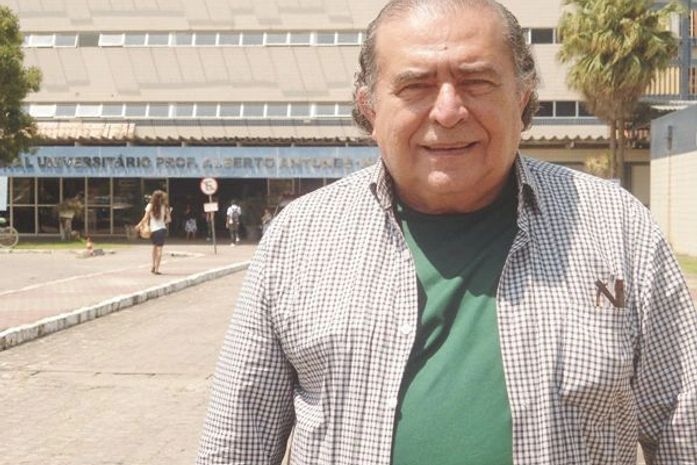 Clyton Houly, médico