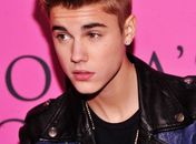 Dirigindo uma Ferrari, Justin Bieber é parado por policiais, diz site