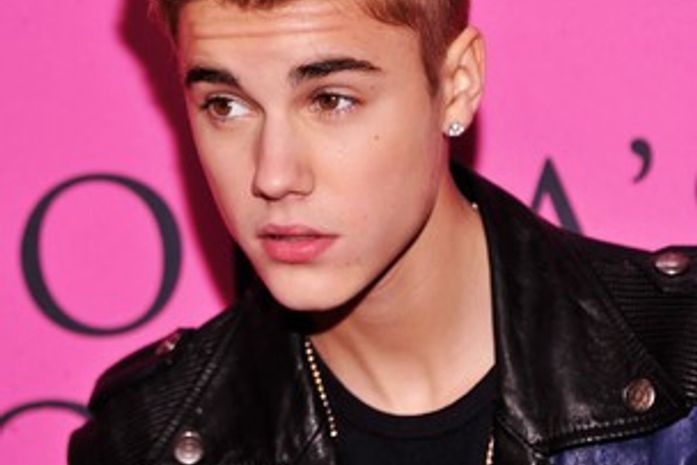 Dirigindo uma Ferrari, Justin Bieber é parado por policiais, diz site