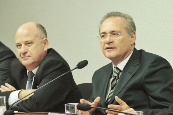 Renan e o ministro interino de Minas e Energia, Márcio Zimmermann durante a última audiência pública