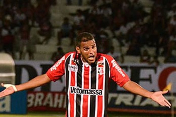 Presidente diz que Dênis Marques só fica no Santa Cruz se reduzir salário