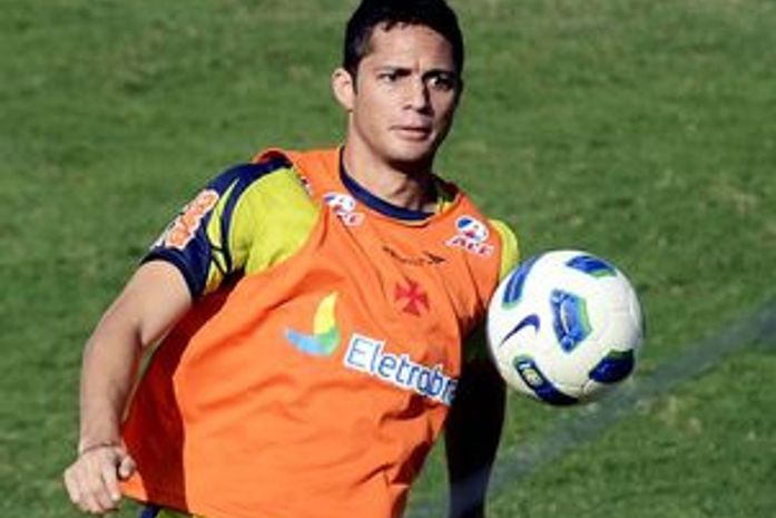 Alvo do Corinthians, Anderson Martins se reúne com Al-Jaish por liberação