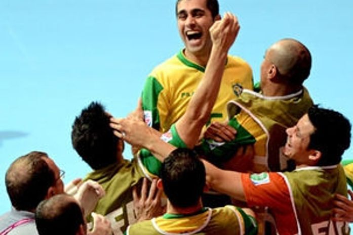 Brasil derrota a Colômbia e revê Espanha na final do Mundial de Futsal