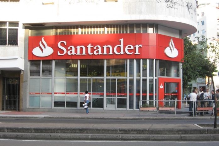 Santander demite quase 3 mil funcionários no Brasil