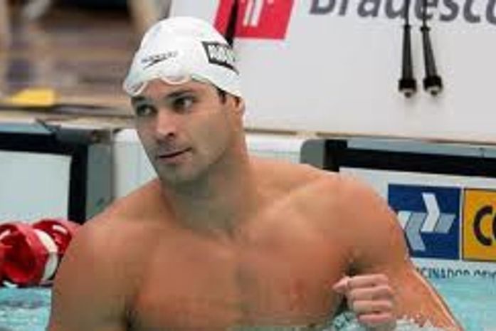 Nicholas Santos é campeão dos 50m borboleta no Mundial de Piscina Curta