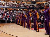 NBA faz minuto de silêncio por vítimas de atirador em escola americana