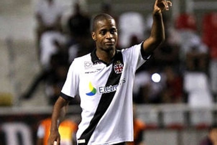 Presidente do Corinthians confirma interesse e contato por Dedé