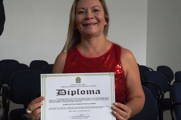 Santana Mariano é diplomada prefeita de Major Isidoro