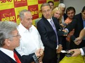 Givaldo Carimbão entre os governadores Eduardo Campos e Tèo Vilela