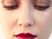 Look com boca vermelha é boa  opção para as festas de fim de ano