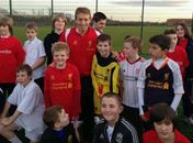 Lucas Leiva com crianças.