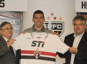 Lúcio é apresentado pelo São Paulo e rechaça rótulo de "xerife"