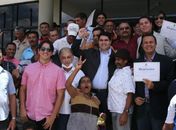 Jacob Brandão é diplomado e comemora ao lado povo