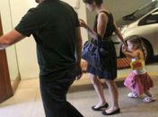 Murilo Benício e Débora Falabella unem as famílias para viagem de fim de ano