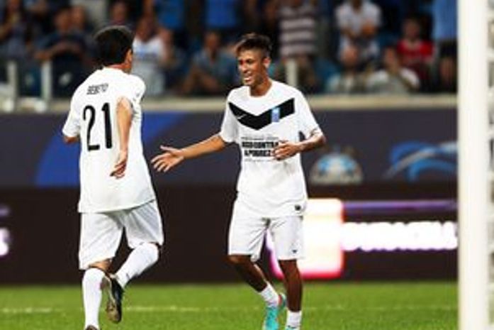 L. Damião marca na casa do Grêmio, e Amigos de Ronaldo batem Zidane