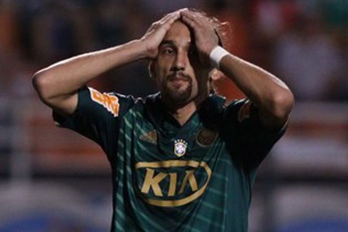 Irmão de Barcos nega renovação de contrato com o Palmeiras