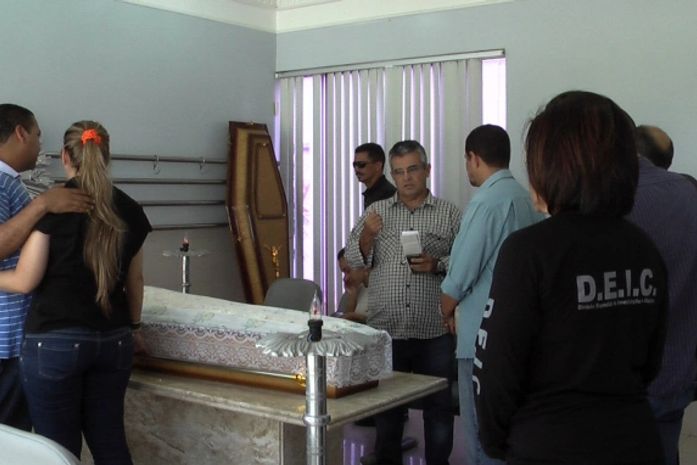 Família no velório de Maria Amélia