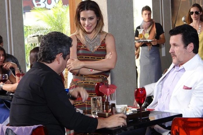 Stenio e Bianca batem boca ao se reencontrarem na Turquia