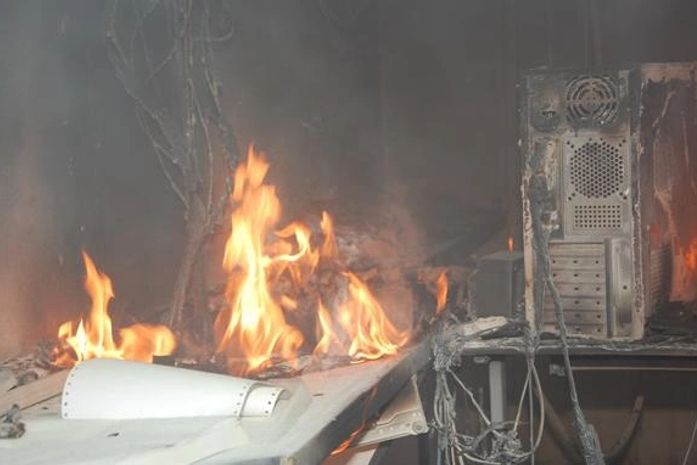 Material foi atingido pelas chamas