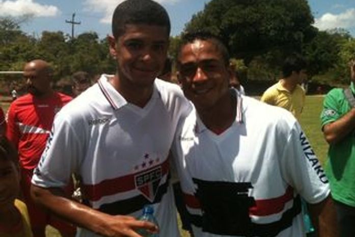 Jorge Henrique veste a "camisa" do São Paulo