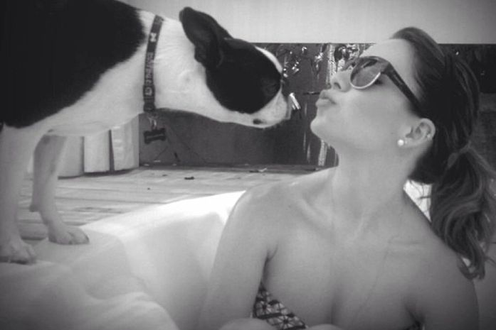 Sandy aparece de biquíni em foto postada pelo marido, Lucas Lima