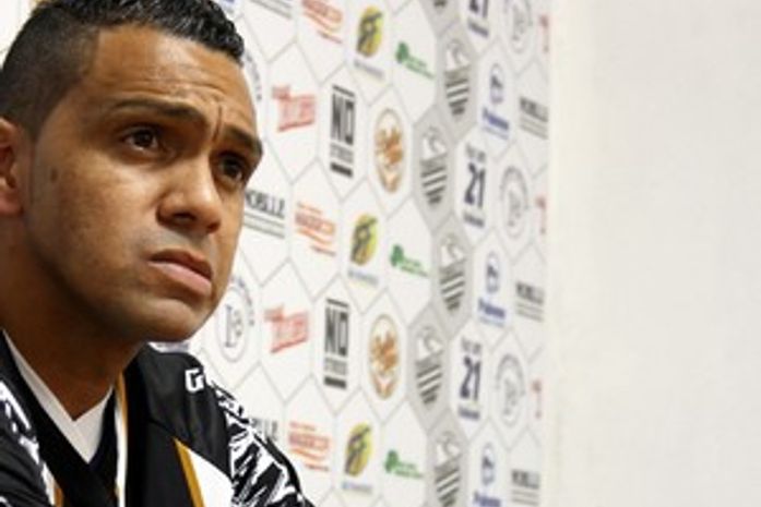 Fortaleza anuncia atacante Leandro, que tem grandes times no currículo