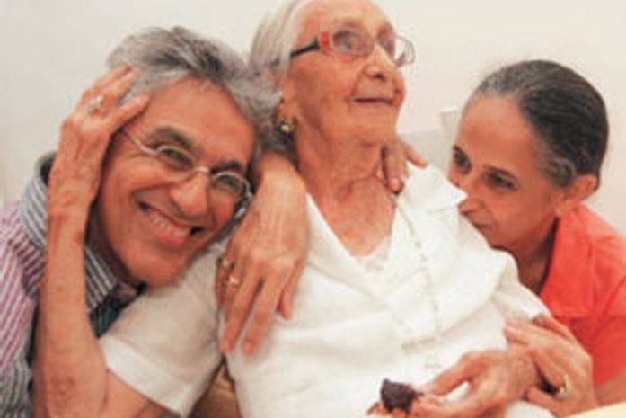 Aos 105 anos, morre Dona Canô, mãe de Caetano e Bethânia