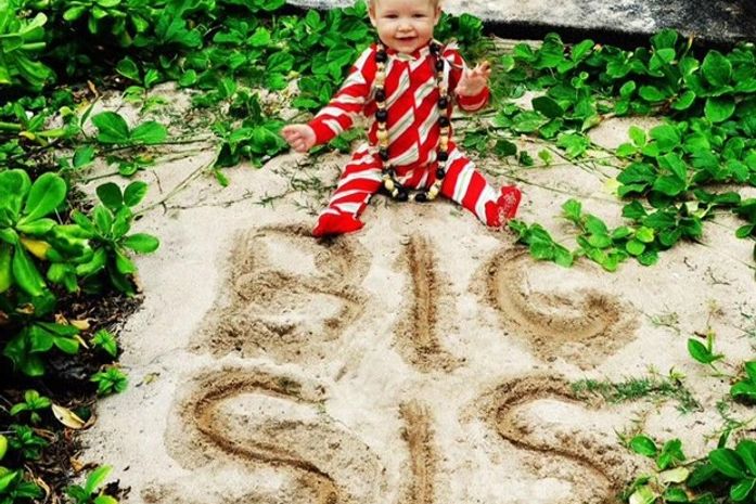 Jessica Simpson posta foto em rede social e confirma gravidez