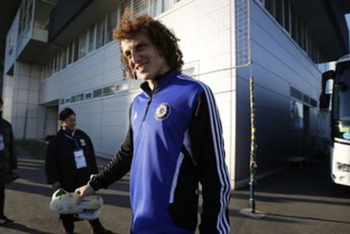 Lampard se rende: "David Luiz é habilidoso e pode ser meio-campista"